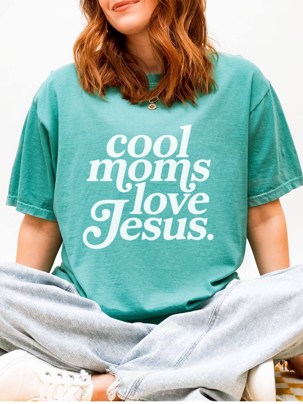 Cool Moms Love Jesus Graphic T-Shirt Christian Mom Graphic Tee