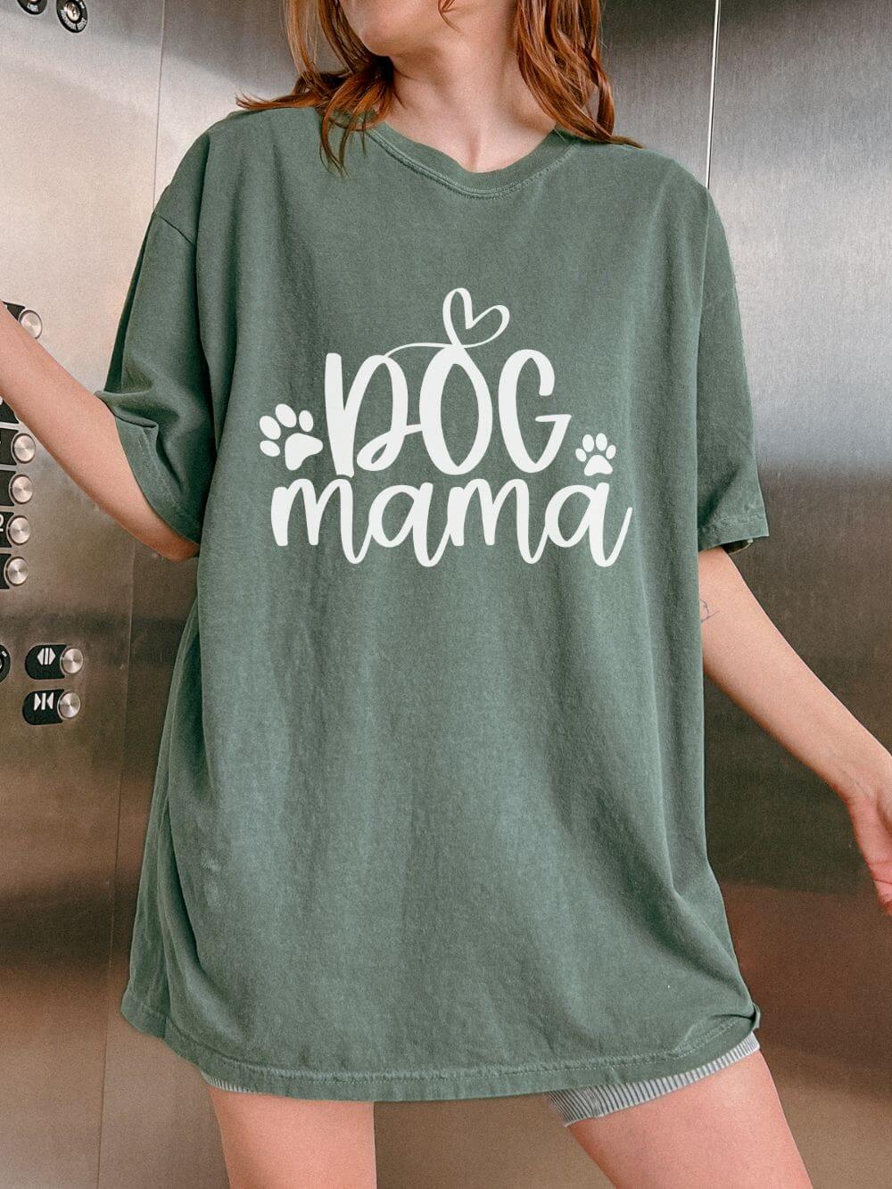 Dog Mama Heart Paws T-Shirt Cute Dog Mom Graphic Tee