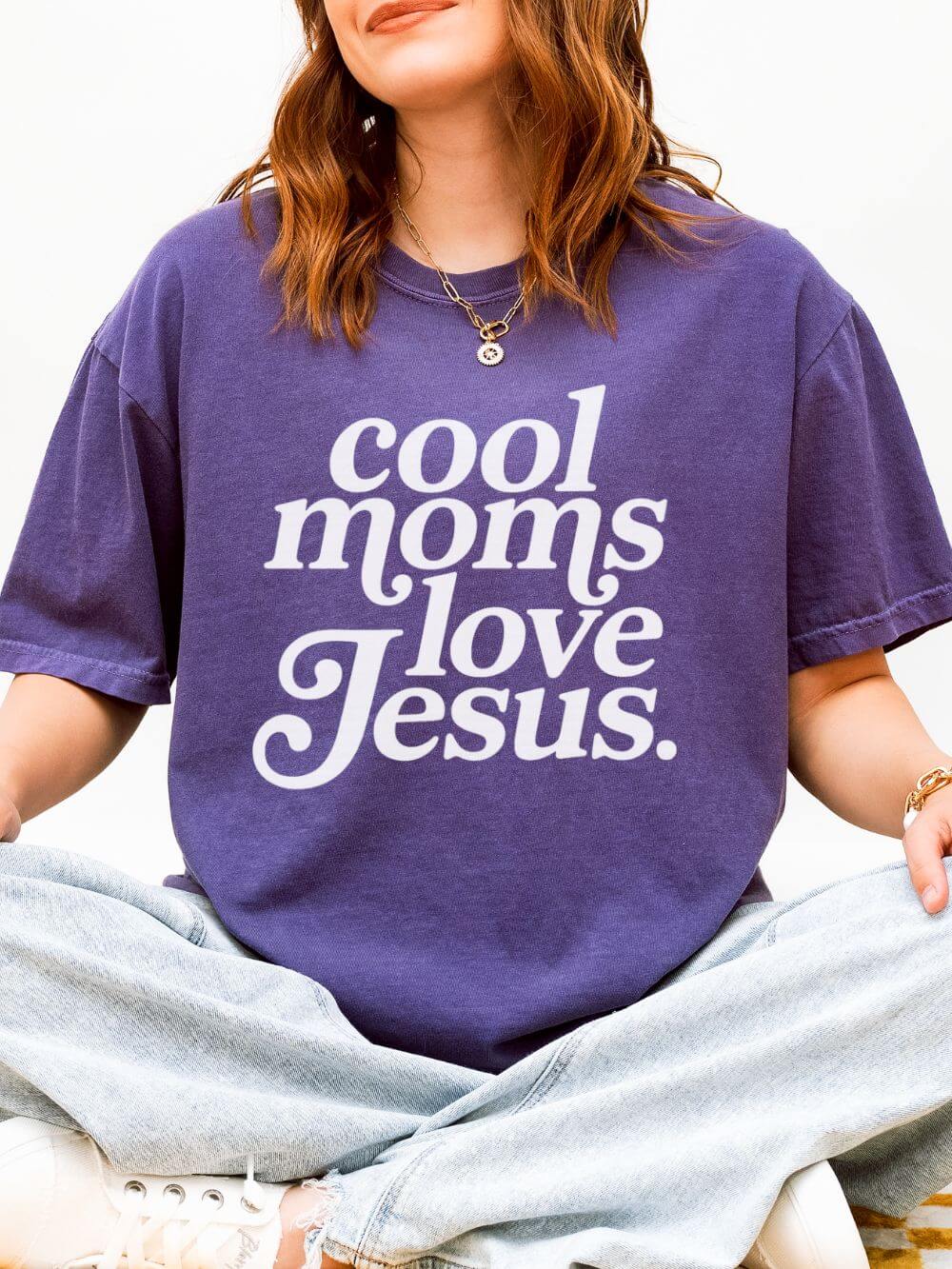 Cool Moms Love Jesus Graphic T-Shirt Christian Mom Graphic Tee