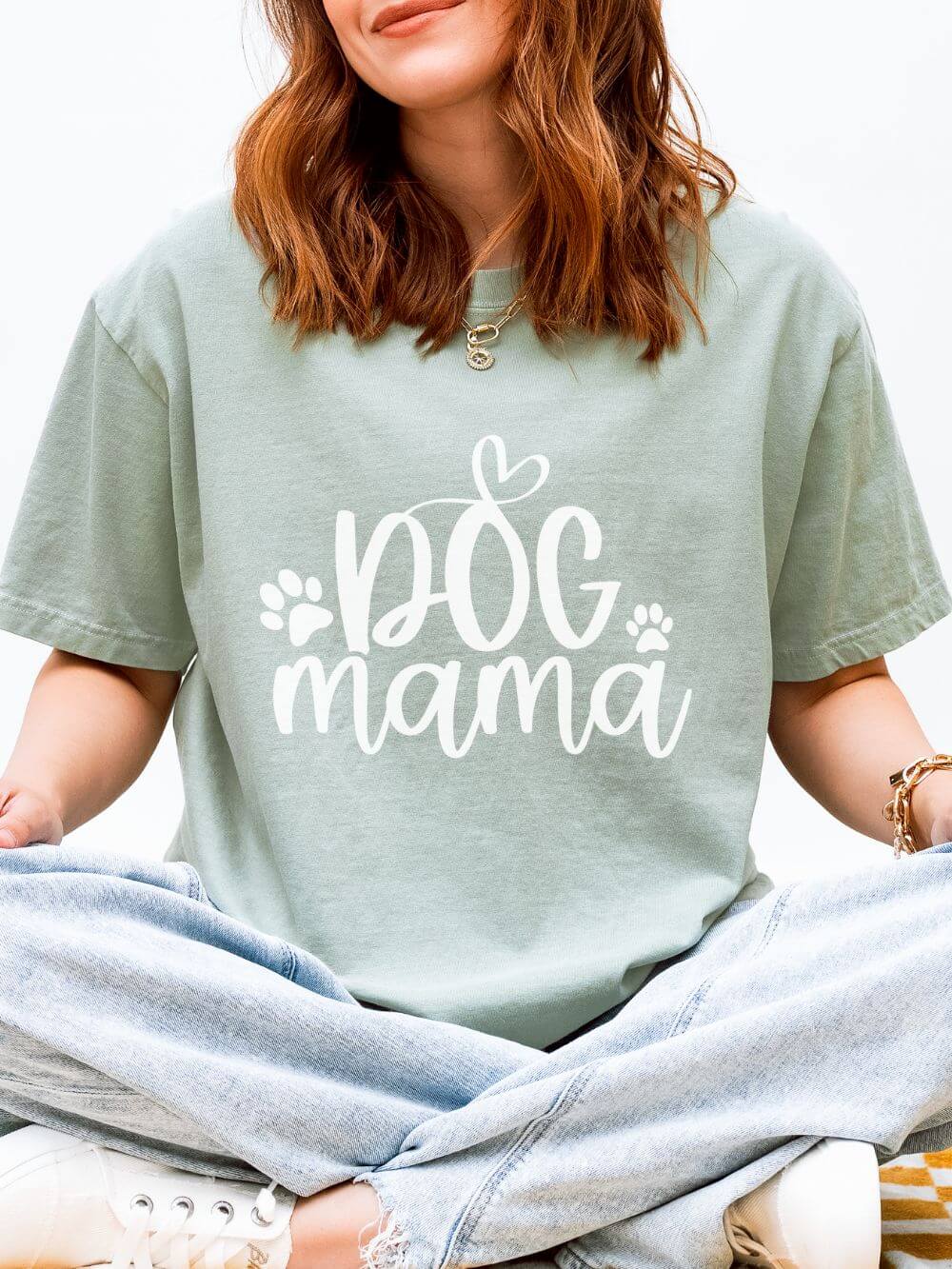 Dog Mama Heart Paws T-Shirt Cute Dog Mom Graphic Tee