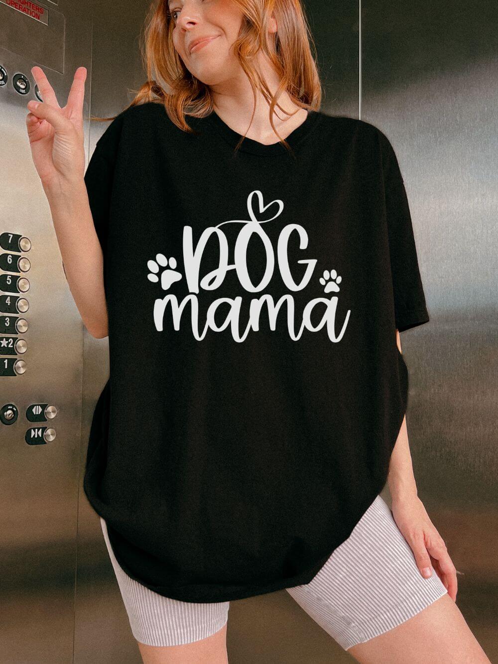 Dog Mama Heart Paws T-Shirt Cute Dog Mom Graphic Tee