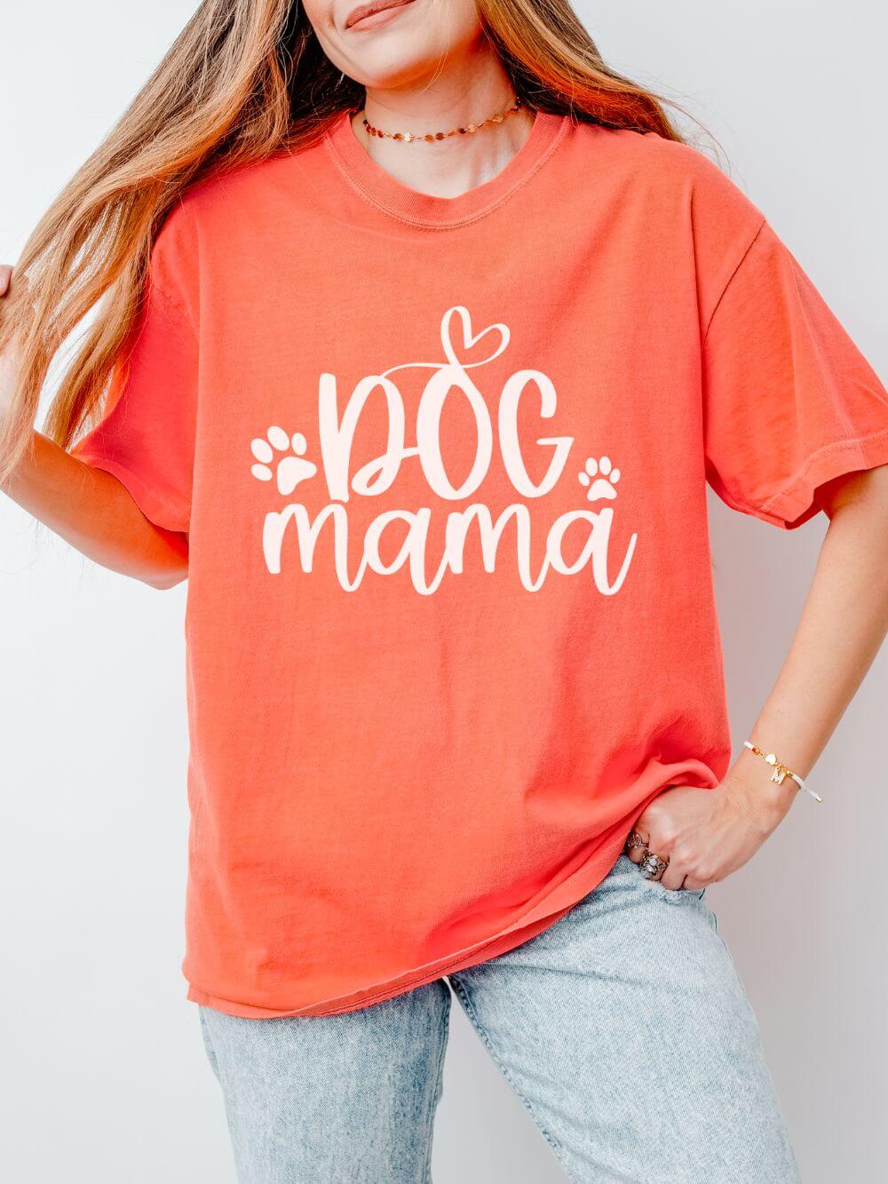 Dog Mama Heart Paws T-Shirt Cute Dog Mom Graphic Tee
