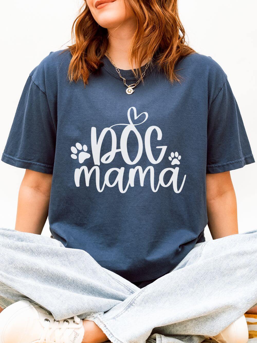 Dog Mama Heart Paws T-Shirt Cute Dog Mom Graphic Tee