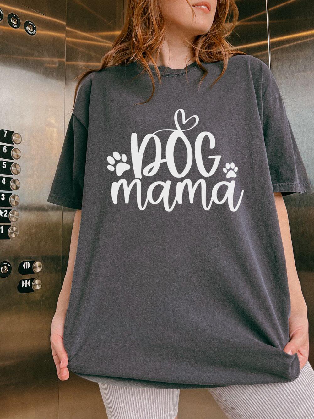 Dog Mama Heart Paws T-Shirt Cute Dog Mom Graphic Tee