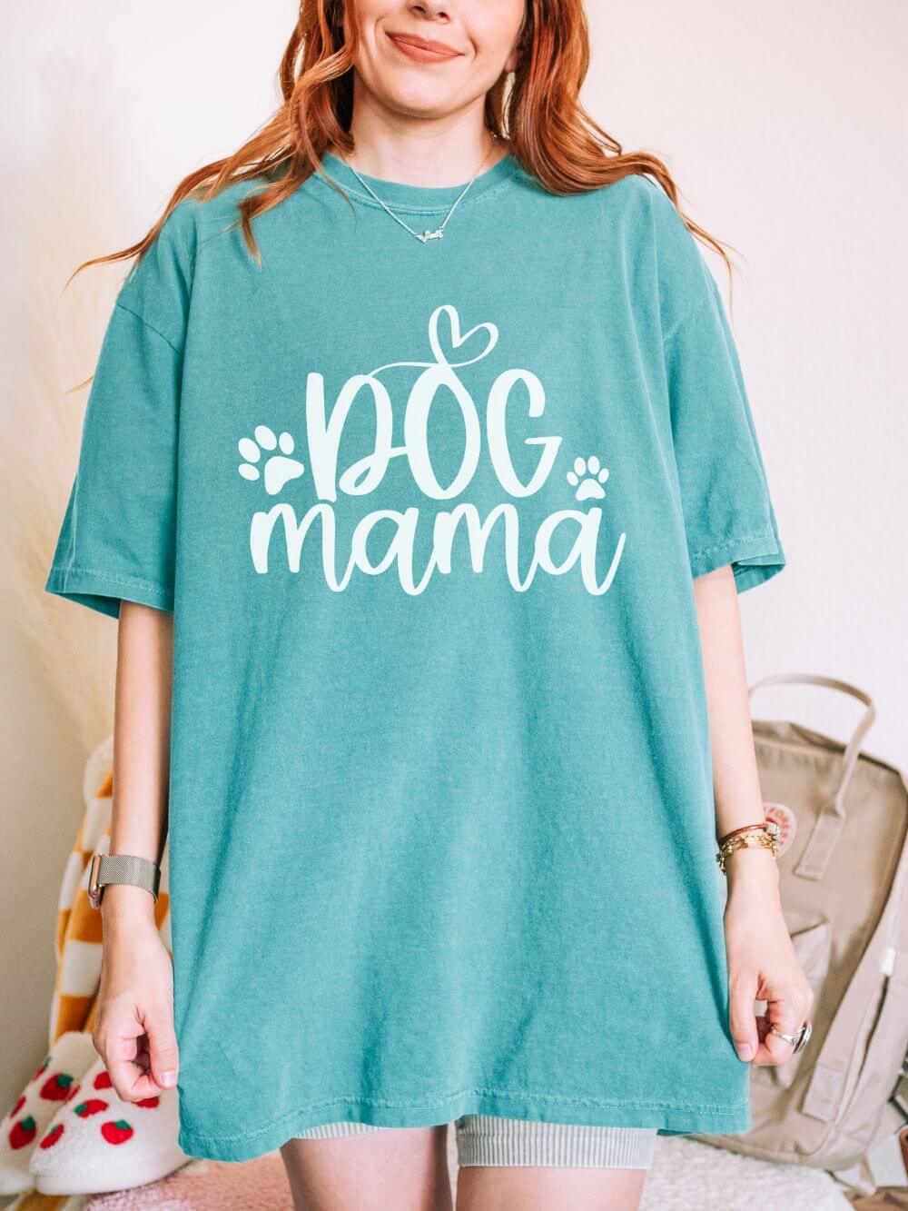 Dog Mama Heart Paws T-Shirt Cute Dog Mom Graphic Tee