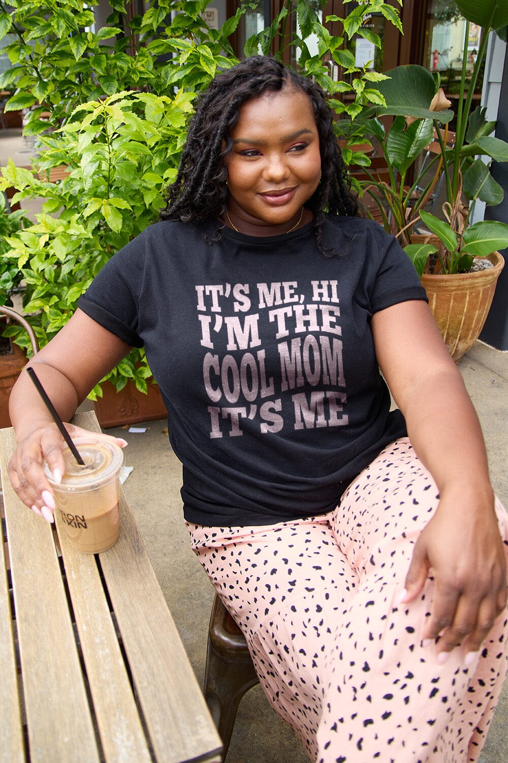 Full Size IT&#39;S ME,HI I&#39;M THE COOL MOM IT&#39;S ME Round Neck T-Shirt - Sydney So Sweet